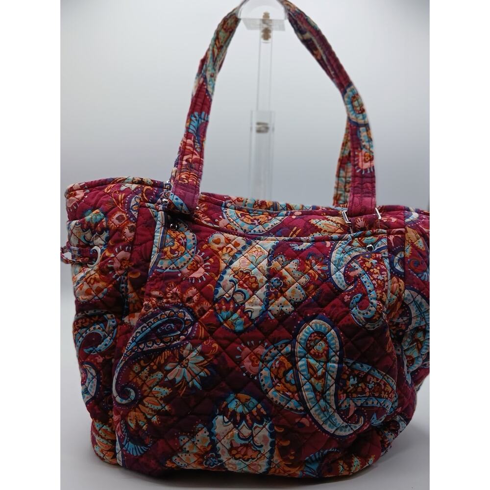 Vera Bradley Women's Large Cotton Glenna Vineyard Floral Pattern. $40.